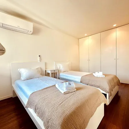 Bombarda 250 E Apartmán